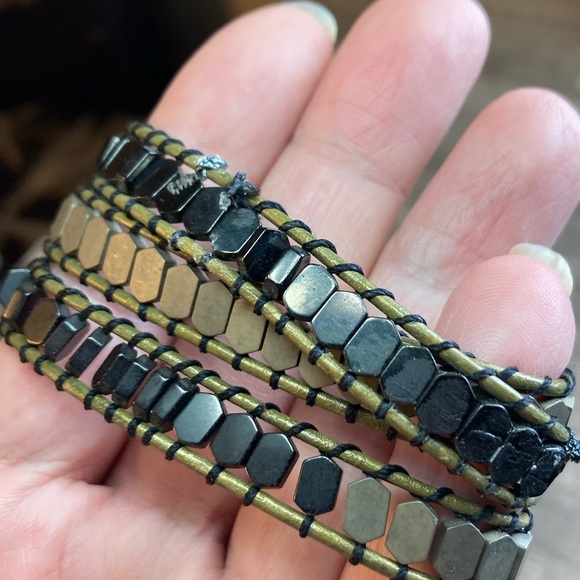 Black and Gold Wearable Tech Bracelet - Picture 5 of 10